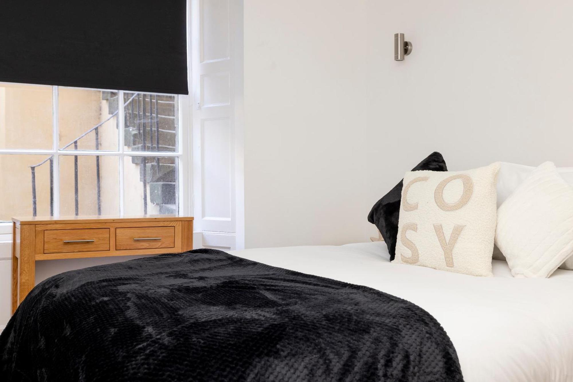 Joivy 3Br Flat In Haymarket With Free Parking Единбург Екстер'єр фото
