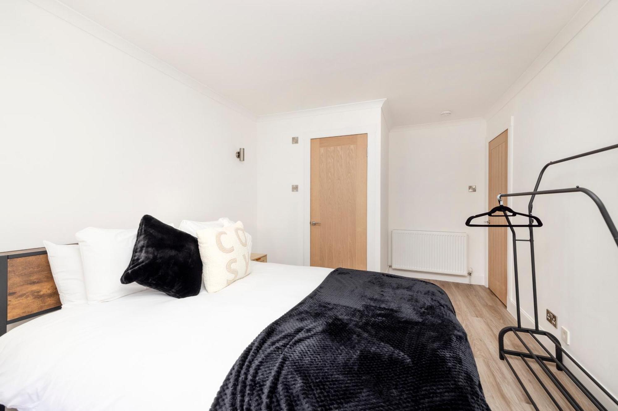 Joivy 3Br Flat In Haymarket With Free Parking Единбург Екстер'єр фото